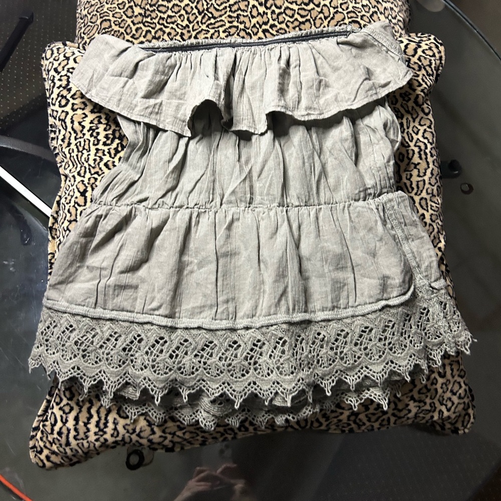 AMERICAN EAGLE OLIVE GREEN FLOWY STRAPLESS TUBE TOP BLOUSE LACE TRIM